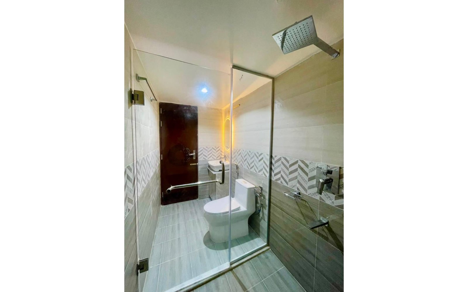 RESIDENCE  INTERIOR — gallery image 22