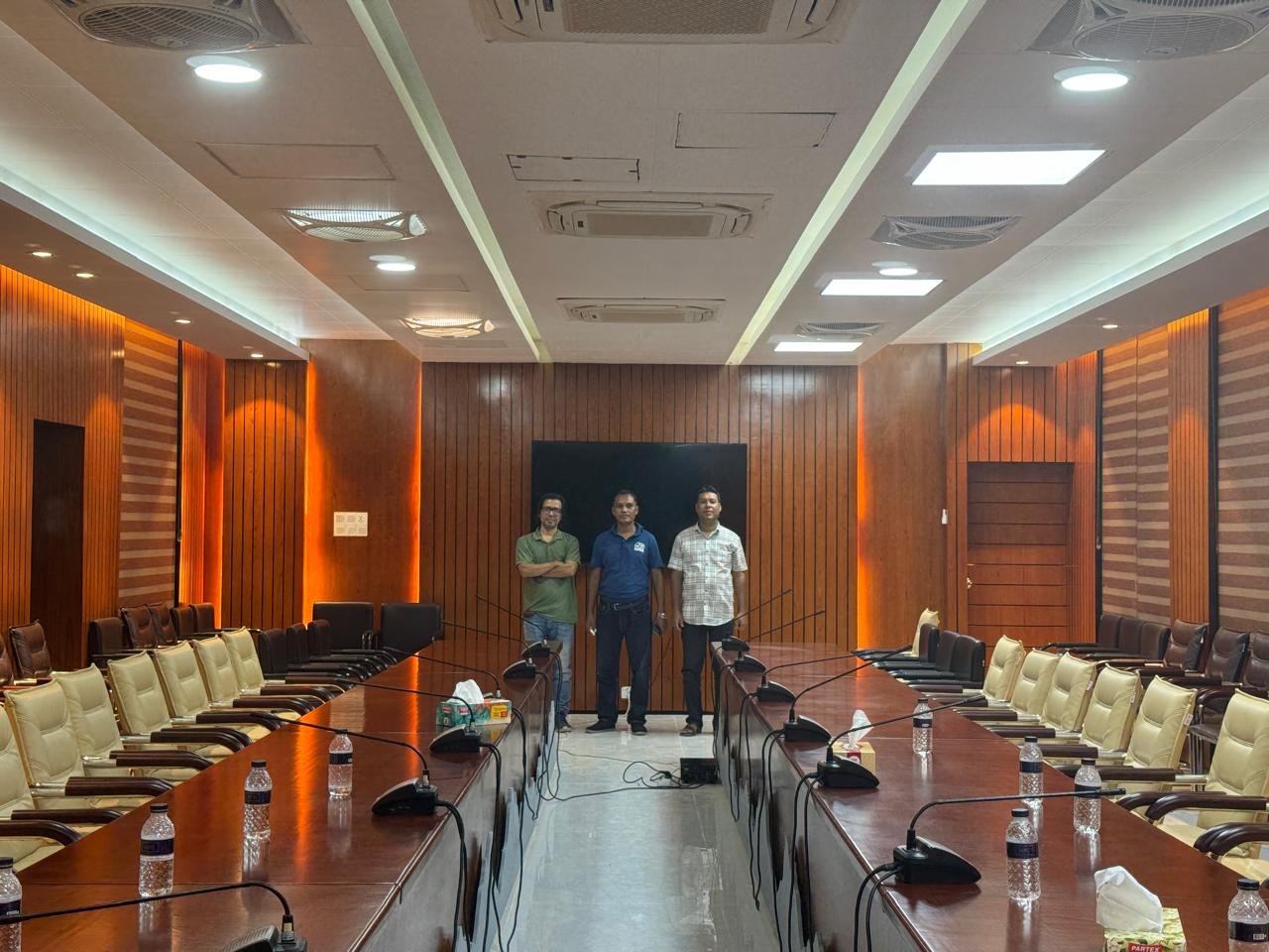 CONFERENCE ROOM — gallery image 9