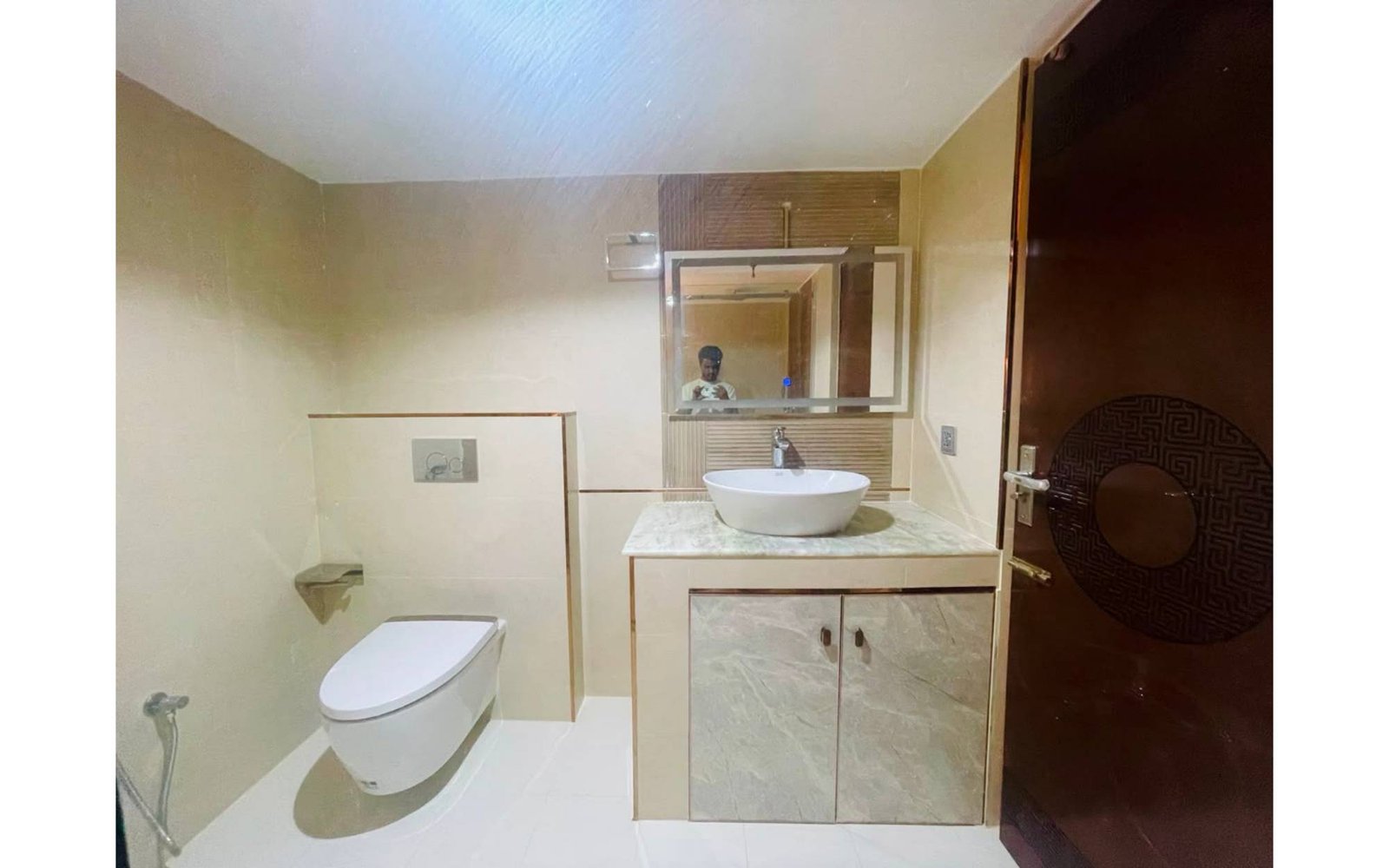 RESIDENCE  INTERIOR — gallery image 5