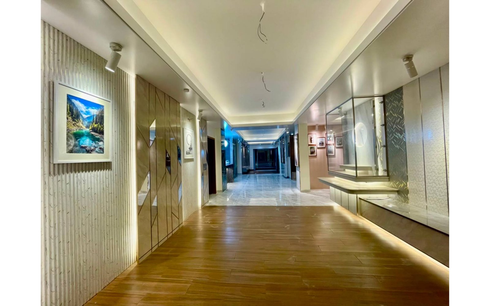 RESIDENCE  INTERIOR — gallery image 10