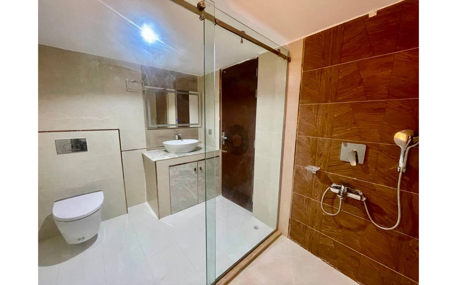 RESIDENCE  INTERIOR — gallery image 8