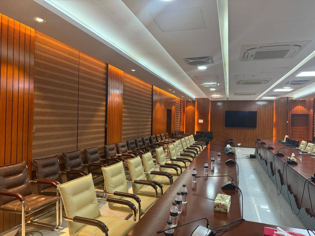 CONFERENCE ROOM — gallery image 5