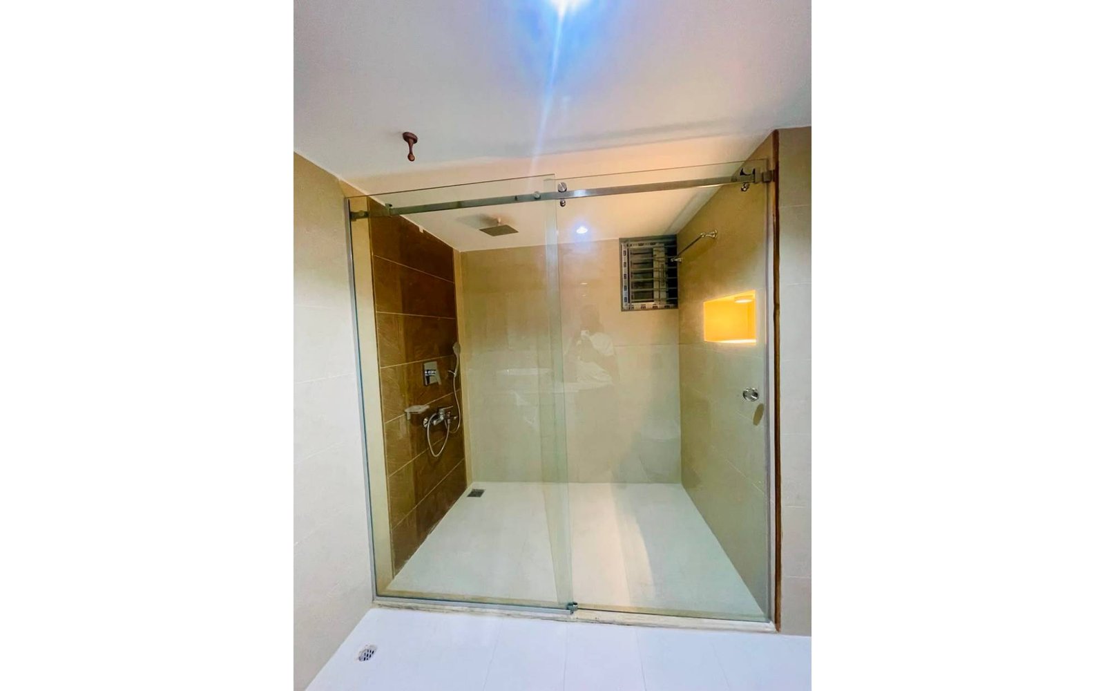 RESIDENCE  INTERIOR — gallery image 6
