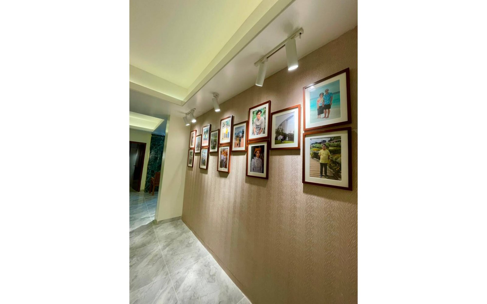 RESIDENCE  INTERIOR — gallery image 20
