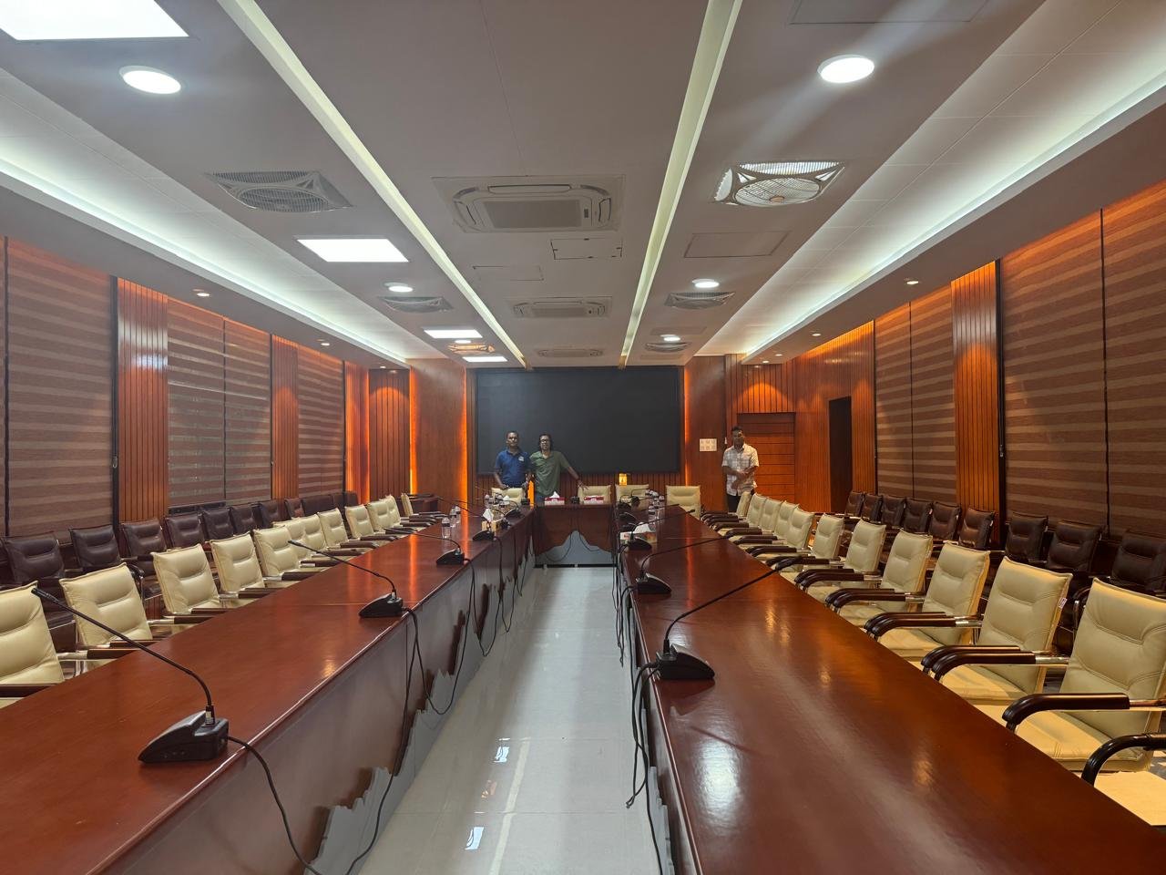 CONFERENCE ROOM — gallery image 10