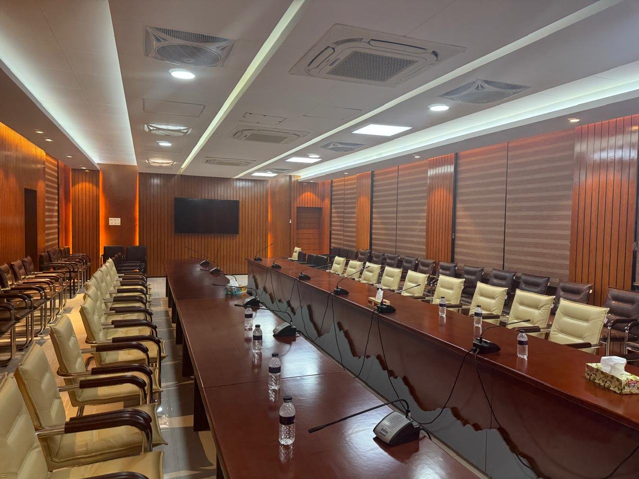 CONFERENCE ROOM — image 3